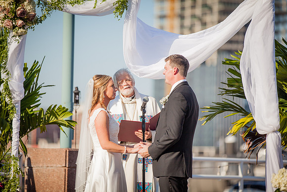 Mr & Mrs DeVinney ı Photos from the Harty