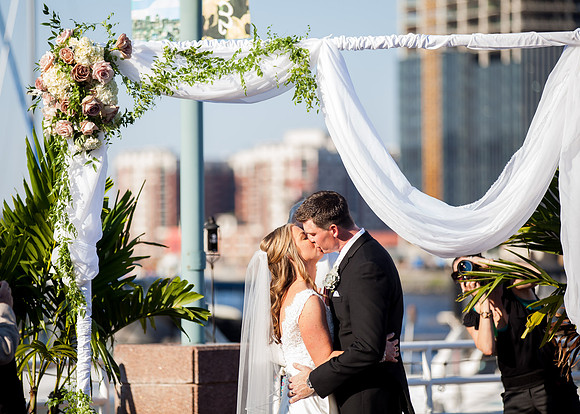 Mr & Mrs DeVinney ı Photos from the Harty