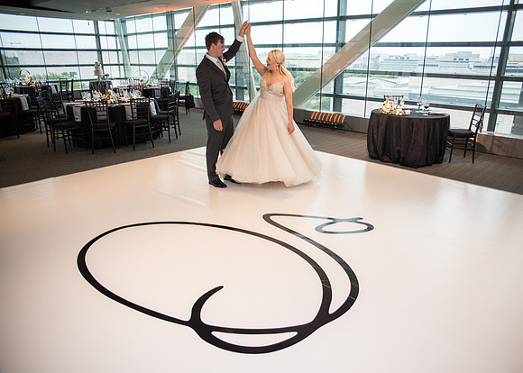 Megan + Tom's Newseum Wedding! | Photos from the Harty